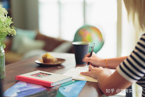 家有新人初入职场 一份家庭教育视角的入门忠告与陪伴指南\n\n亲爱的家长朋友 \n当您的孩子手握入职通知书，踌躇满志地踏入写字楼的玻璃门时，您是否也在暗地里揪心？这不仅是孩子人生剧本的全新篇章，更是家庭教育智慧的“变现”时刻。今夜，我们不晒工资单也不砸硬回忆，谈谈那封向职场递出道声的背后，需要怎样的家庭背书、情绪兜底与柔软成长哲学。\n\n为您准备的这份清单——不讲成败废话，不全俗世江湖册页，只与您构建让孩子有所把稳的行风来势 “三件事不进家里闹意气”“两项功夫打下半世沉定”。只需每天吸收一路之上一两槽精