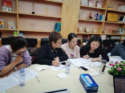 跃然图上 携手十余校举办幼小衔接家庭教育研讨会，为家长提供专业咨询服务