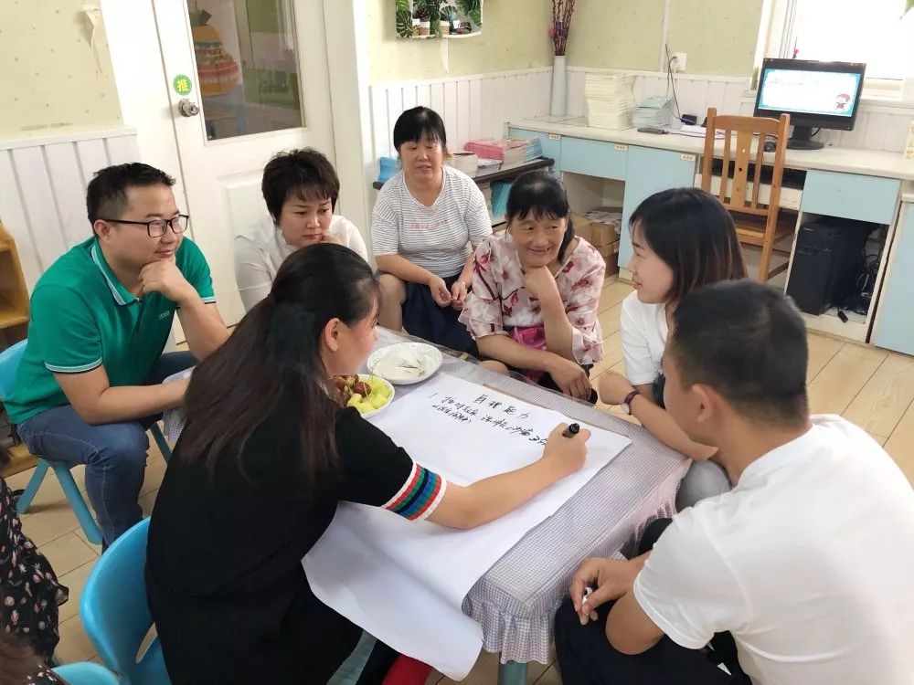 万婴麓山润城幼儿园 “幼小衔接，无缝对接”大班主题式家长座谈会暨家庭教育咨询